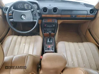 1983 Mercedes-Benz 300 D with VIN WDBAB33A0DB016017, listed as a Copart auction lot 84801634 with 226,074 mi miles and Clean Title. Bid and sale history available at carsss.com. Image 8.