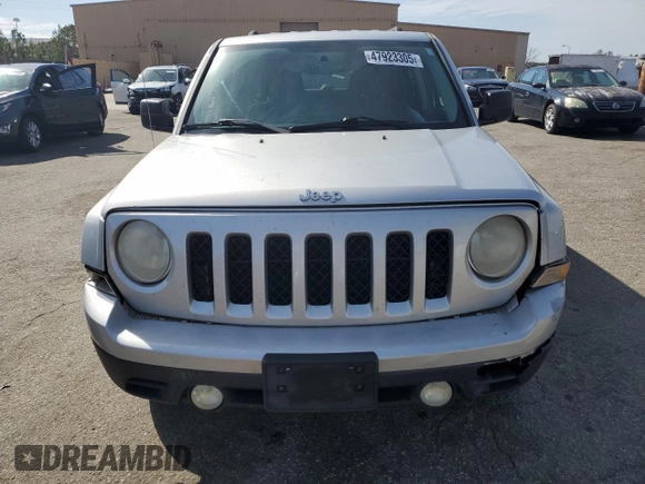 2014 Jeep Patriot Sport z VIN 1C4NJPBA9ED570306, wystawiony jako Copart lot #47923305 z przebiegiem 200 589 mil mil oraz Szkoda całkowita • Salvage title. Historia ofert i sprzedaży dostępna na DreamBid. Obrazek 5.