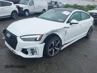 2025 Audi A5 Sportback S line Prestige z VIN WAUEACF58SA012978, wystawiony jako IAAI lot #42264243 z przebiegiem 1461 mil mil oraz . Historia ofert i sprzedaży dostępna na DreamBid. Obrazek 2.