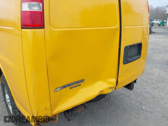 2016 Chevrolet Express Cargo Van with VIN 1GCWGBFF5G1215150, listed as a IAAI auction lot 41672104 with 152,723 mi miles. Bid and sale history available at carsss.com. Image 17.