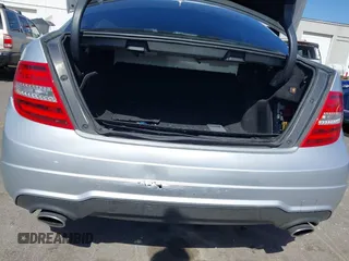 2013 Mercedes-Benz C 300 Sport с VIN WDDGF8AB2DR289465, выставлен на аукционе IAAI как лот 42211273 с пробегом 124 674 миль миль и . История ставок и продаж доступна на DreamBid. Изображение 6.