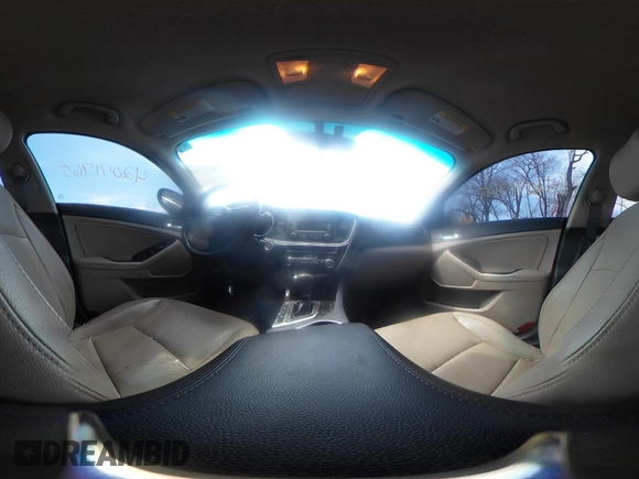 2014 Kia Optima EX z VIN 5XXGN4A77EG338455, wystawiony jako IAAI lot #42071765 z przebiegiem 136 331 mil mil oraz . Historia ofert i sprzedaży dostępna na DreamBid. Obrazek 19.