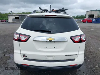 2015 Chevrolet Traverse LS z VIN 1GNKVFED4FJ197970, wystawiony jako IAAI lot #42020771 z przebiegiem 128 876 mil mil oraz . Historia ofert i sprzedaży dostępna na DreamBid. Obrazek 16.