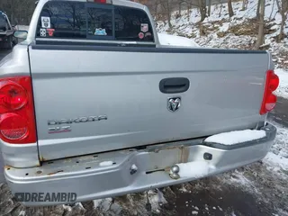 2006 Dodge Dakota SLT with VIN 1D7HW48K16S682999, listed as a IAAI auction lot 41303631 with 133,864 mi miles. Bid and sale history available at carsss.com. Image 17.