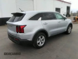 2021 Kia Sorento LX with VIN 5XYRG4LC3MG052013, listed as a IAAI auction lot 41219176 with 86,428 mi miles. Bid and sale history available at carsss.com. Image 4.