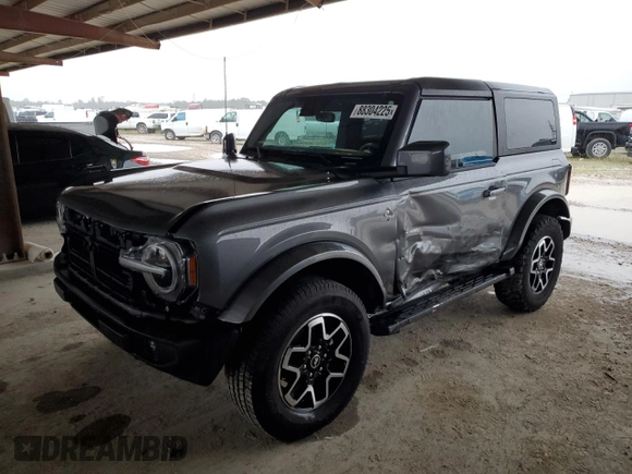 2023 Ford Bronco with VIN 1FMDE5CH0PLB19978, listed as a Copart auction lot 88304225 with 4,303 mi miles and Salvage Title. Bid and sale history available at carsss.com. Image 1.