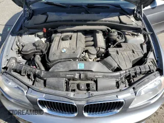 2011 BMW 1 Series 128i z VIN WBAUN1C58BVH83316, wystawiony jako Copart lot #52427935 z przebiegiem 89 781 mil mil oraz Szkoda całkowita • Salvage title. Historia ofert i sprzedaży dostępna na DreamBid. Obrazek 11.