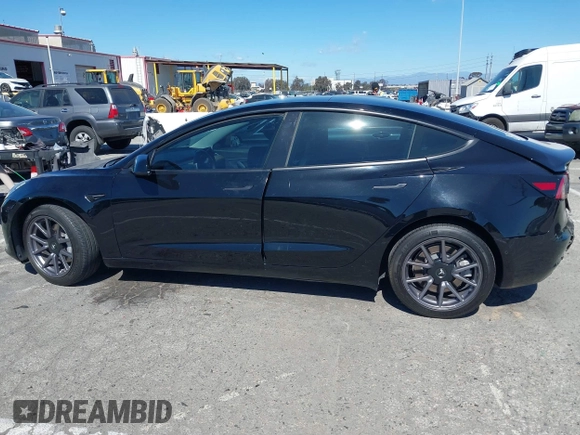 2019 Tesla Model 3 Mid Range z VIN 5YJ3E1EA5KF306816, wystawiony jako IAAI lot #41710916 z przebiegiem 76 222 mil mil oraz . Historia ofert i sprzedaży dostępna na DreamBid. Obrazek 14.