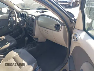 2002 Chrysler PT Cruiser Limited z VIN 3C8FY68B72T288535, wystawiony jako IAAI lot #42472122 z przebiegiem 218 981 mil mil oraz . Historia ofert i sprzedaży dostępna na DreamBid. Obrazek 5.