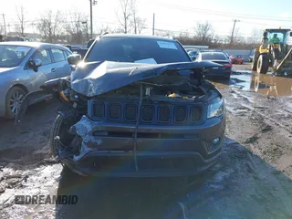 2019 Jeep Compass Latitude with VIN 3C4NJDBB4KT597331, listed as a IAAI auction lot 41664673 with 98,042 mi miles. Bid and sale history available at carsss.com. Image 12.