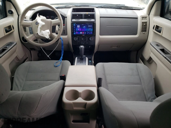 2012 Ford Escape XLS z VIN 1FMCU9C72CKB33801, wystawiony jako Copart lot #84003994 z przebiegiem 49 163 mil mil oraz Czysty tytuł • Clean title. Historia ofert i sprzedaży dostępna na DreamBid. Obrazek 8.