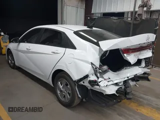 2025 Hyundai Elantra SE z VIN KMHLL4DG5SU913590, wystawiony jako IAAI lot #41900727 z przebiegiem 3 406 mil mil oraz . Historia ofert i sprzedaży dostępna na DreamBid. Obrazek 3.