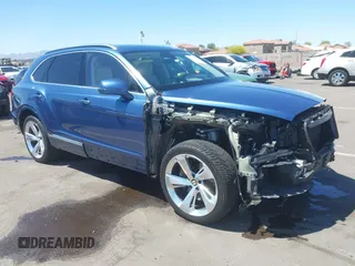 2019 Bentley Bentayga V8 z VIN SJAAM2ZVXKC026160, wystawiony jako IAAI lot #42131132 z przebiegiem 38 512 mil mil oraz . Historia ofert i sprzedaży dostępna na DreamBid. Obrazek 19.