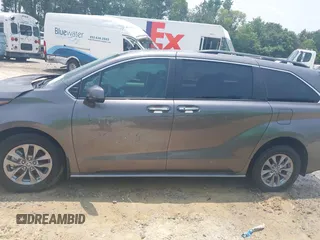 2024 Toyota Sienna XLE z VIN 5TDYRKEC4RS204737, wystawiony jako IAAI lot #40218275 z przebiegiem 336 mil mil oraz . Historia ofert i sprzedaży dostępna na DreamBid. Obrazek 14.