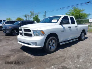 2018 Ram 1500 Tradesman с VIN 1C6RR6FG6JS341159, выставлен на аукционе IAAI как лот 42046090 с пробегом 108 083 миль миль и . История ставок и продаж доступна на DreamBid. Изображение 17.