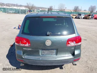 2006 Volkswagen Touareg 3.2L V6 with VIN WVGZG77L16D004762, listed as a IAAI auction lot 41763692 with 93,027 mi miles. Bid and sale history available at carsss.com. Image 17.