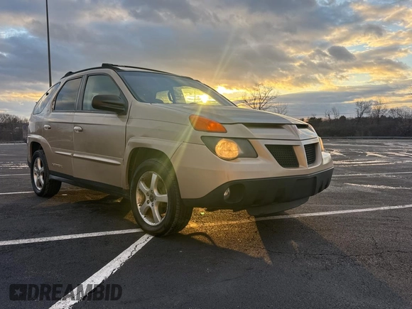 2002 Pontiac Aztek z VIN 3G7DB03E02S561022, wystawiony jako Copart lot #89014985 z przebiegiem 153 845 mil mil oraz Czysty tytuł • Clean title. Historia ofert i sprzedaży dostępna na DreamBid. Obrazek 1.