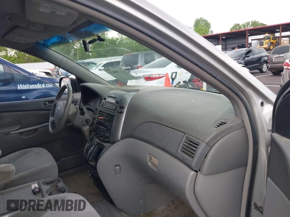 2006 Toyota Sienna CE with VIN 5TDZA23C16S451790, listed as a IAAI auction lot 42110421 with 201,749 mi miles. Bid and sale history available at carsss.com. Image 5.
