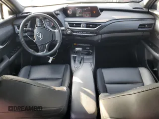 2020 Lexus UX 200 z VIN JTHX3JBH3L2030146, wystawiony jako Copart lot #88565165 z przebiegiem 88 286 mil mil oraz Czysty tytuł • Clean title. Historia ofert i sprzedaży dostępna na DreamBid. Obrazek 8.