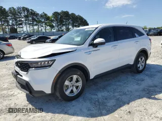 2023 Kia Sorento LX z VIN 5XYRGDLC7PG203021, wystawiony jako Copart lot #52637205 z przebiegiem 40 178 mil mil oraz Szkody całkowita. Historia ofert i sprzedaży dostępna na DreamBid. Obrazek 1.
