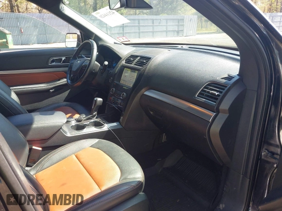 2019 Ford Explorer XLT z VIN 1FM5K8D83KGA01986, wystawiony jako IAAI lot #42114420 z przebiegiem 40 276 mil mil oraz . Historia ofert i sprzedaży dostępna na DreamBid. Obrazek 5.