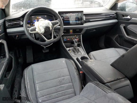 2025 Volkswagen Jetta SE with VIN 3VW7X7BU7SM010962, listed as a Copart auction lot 45216075 with 2,410 mi miles and Salvage Title. Bid and sale history available at carsss.com. Image 8.