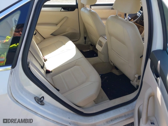 2012 Volkswagen Passat SE with VIN 1VWBP7A3XCC039314, listed as a IAAI auction lot 41741077 with 169,305 mi miles. Bid and sale history available at carsss.com. Image 8.