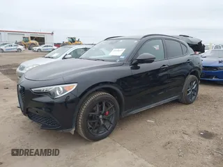 2019 Alfa Romeo Stelvio Ti z VIN ZASPAKBNXK7C44188, wystawiony jako IAAI lot #41320657 z przebiegiem 89 927 mil mil oraz . Historia ofert i sprzedaży dostępna na DreamBid. Obrazek 18.