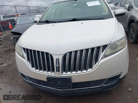 2011 Lincoln MKX with VIN 2LMDJ8JK6BBJ20920, listed as a IAAI auction lot 41651637 with 213,561 mi miles. Bid and sale history available at carsss.com. Image 12.