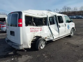 2015 Chevrolet Express Passenger LT z VIN 1GAZG1FGXF1172030, wystawiony jako IAAI lot #41510865 z przebiegiem 297 473 mil mil oraz . Historia ofert i sprzedaży dostępna na DreamBid. Obrazek 4.