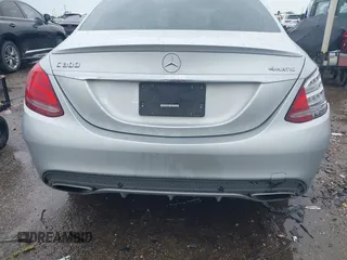 2016 Mercedes-Benz C 300 Luxury z VIN 55SWF4KBXGU177745, wystawiony jako IAAI lot #42483435 z przebiegiem 46 224 mil mil oraz . Historia ofert i sprzedaży dostępna na DreamBid. Obrazek 16.