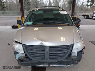 2005 Dodge Caravan SE with VIN 1D4GP24R85B351591, listed as a IAAI auction lot 41949337 with 130,821 mi miles. Bid and sale history available at carsss.com. Image 13.