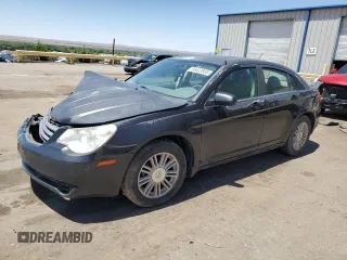 2008 Chrysler Sebring LX z VIN 1C3LC46K58N105883, wystawiony jako Copart lot #56422935 z przebiegiem 268 757 mil mil oraz Szkoda całkowita • Salvage title. Historia ofert i sprzedaży dostępna na DreamBid. Obrazek 1.