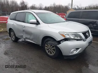 2014 Nissan Pathfinder SV with VIN 5N1AR2MM6EC650682, listed as a IAAI auction lot 41208278 with 147,363 mi miles. Bid and sale history available at carsss.com. Image 1.