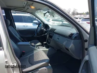 1998 Mercedes-Benz M 320/430/500 z VIN 4JGAB54E3WA045658, wystawiony jako IAAI lot #42150213 z przebiegiem 189 202 mil mil oraz . Historia ofert i sprzedaży dostępna na DreamBid. Obrazek 5.