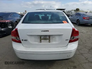 2007 Volvo S40 2.4L with VIN YV1MS382472316321, listed as a Copart auction lot 43195895 with 242,297 mi miles and Salvage Title. Bid and sale history available at carsss.com. Image 6.