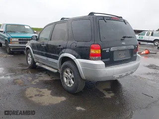 2007 Ford Escape XLT with VIN 1FMYU03107KC08224, listed as a IAAI auction lot 41796105 with 194,640 mi miles. Bid and sale history available at carsss.com. Image 3.