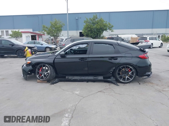 2023 Honda Civic Type R z VIN JHMFL5G44PX002339, wystawiony jako IAAI lot #42072502 z przebiegiem 27 940 mil mil oraz . Historia ofert i sprzedaży dostępna na DreamBid. Obrazek 14.