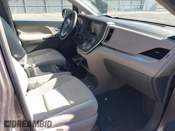 2018 Toyota Sienna LE Auto Access Seat with VIN 5TDKZ3DC4JS925755, listed as a IAAI auction lot 41887172 with 212,921 mi miles. Bid and sale history available at carsss.com. Image 5.