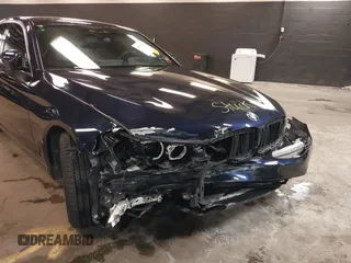 2019 BMW 5 Series 540i xDrive z VIN WBAJE7C53KWW29884, wystawiony jako IAAI lot #42020658 z przebiegiem 68 389 mil mil oraz . Historia ofert i sprzedaży dostępna na DreamBid. Obrazek 6.