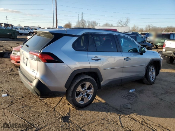 2022 Toyota RAV4 XLE with VIN 2T3P1RFV4NC284496, listed as a Copart auction lot 51371495 with 27,345 mi miles and Salvage Title. Bid and sale history available at carsss.com. Image 3.