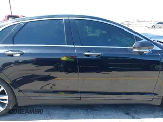2019 Lincoln MKZ Reserve with VIN 3LN6L5EC8KR629330, listed as a IAAI auction lot 42322134 with Not provided miles and . Bid and sale history available at DreamBid. Image 13.