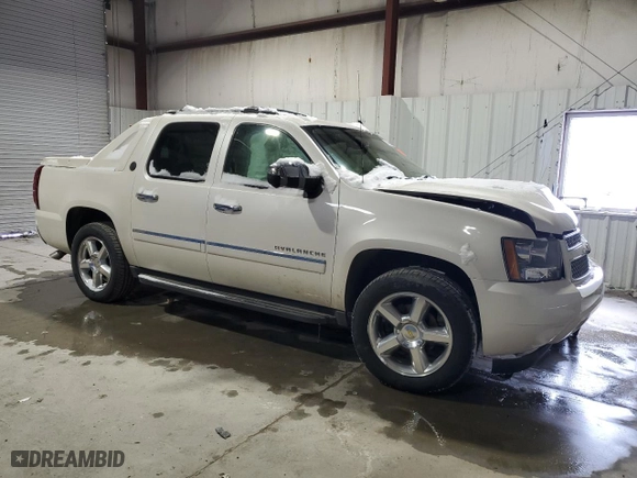 2013 Chevrolet Avalanche LTZ with VIN 3GNTKGE75DG293943, listed as a Copart auction lot 45305125 with 0 mi miles and Salvage Title. Bid and sale history available at carsss.com. Image 4.