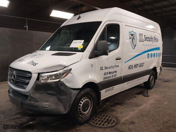 2019 Mercedes-Benz Sprinter Cargo Van with VIN WD3PF0CD2KT005286, listed as a IAAI auction lot 41667266 with 153,801 mi miles. Bid and sale history available at carsss.com. Image 2.