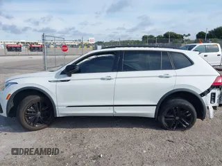 2022 Volkswagen Tiguan SE R-Line Black z VIN 3VVCB7AX5NM007401, wystawiony jako IAAI lot #41630458 z przebiegiem 55 635 mil mil oraz . Historia ofert i sprzedaży dostępna na DreamBid. Obrazek 15.