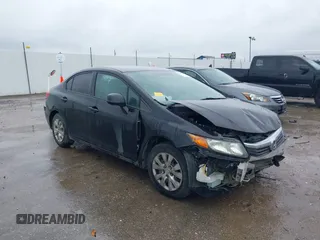 2012 Honda Civic LX z VIN 19XFB2F56CE300110, wystawiony jako IAAI lot #36554321 z przebiegiem Nie podano mil oraz . Historia ofert i sprzedaży dostępna na DreamBid. Obrazek 1.