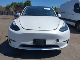 2024 Tesla Model Y с VIN 7SAYGDED8RF211112, выставлен на аукционе IAAI как лот 42176000 с пробегом 16 677 миль миль и . История ставок и продаж доступна на DreamBid. Изображение 6.