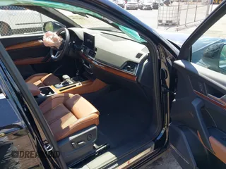 2023 Audi Q5 S line Premium Plus z VIN WA1EAAFY6P2168594, wystawiony jako IAAI lot #41863196 z przebiegiem 16 310 mil mil oraz . Historia ofert i sprzedaży dostępna na DreamBid. Obrazek 5.