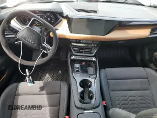 2024 Audi e-tron GT Prestige z VIN WAUDJBFW7R7001203, wystawiony jako Copart lot #63804904 z przebiegiem 48 mil mil oraz Szkody całkowita. Historia ofert i sprzedaży dostępna na DreamBid. Obrazek 8.