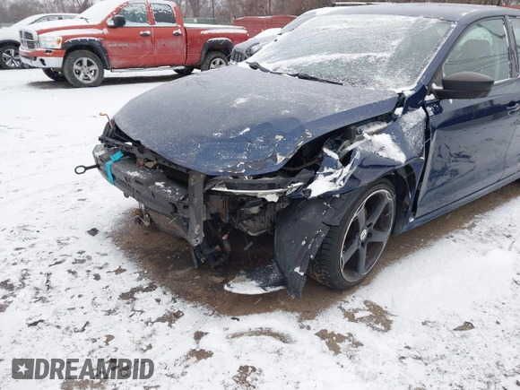 2014 Volkswagen Jetta S z VIN 3VW2K7AJXEM335027, wystawiony jako IAAI lot #41238282 z przebiegiem 157 568 mil mil oraz . Historia ofert i sprzedaży dostępna na DreamBid. Obrazek 6.
